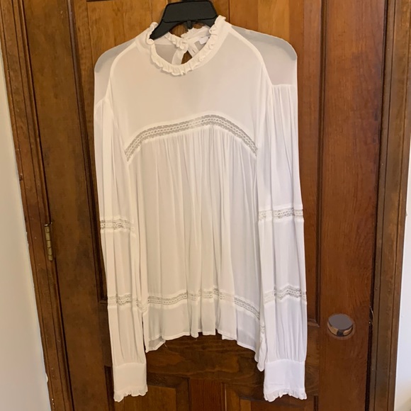 Ro & De Tops - Long sleeve white blouse with lace accents